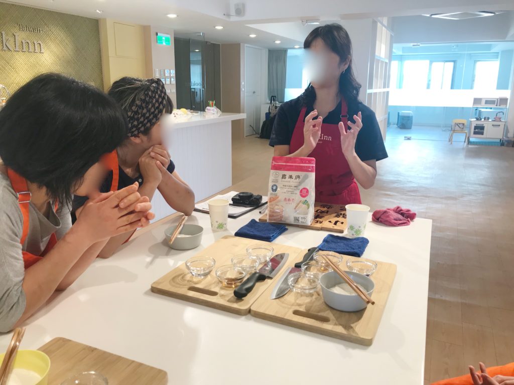 台北で日本語通訳付きの料理教室のブログ〜小籠包作り〜